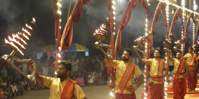 Priests performing the grand Ganga Aarti with large brass lamps at Dashashwamedh Ghat in Varanasi during a 2026 evening ritual.